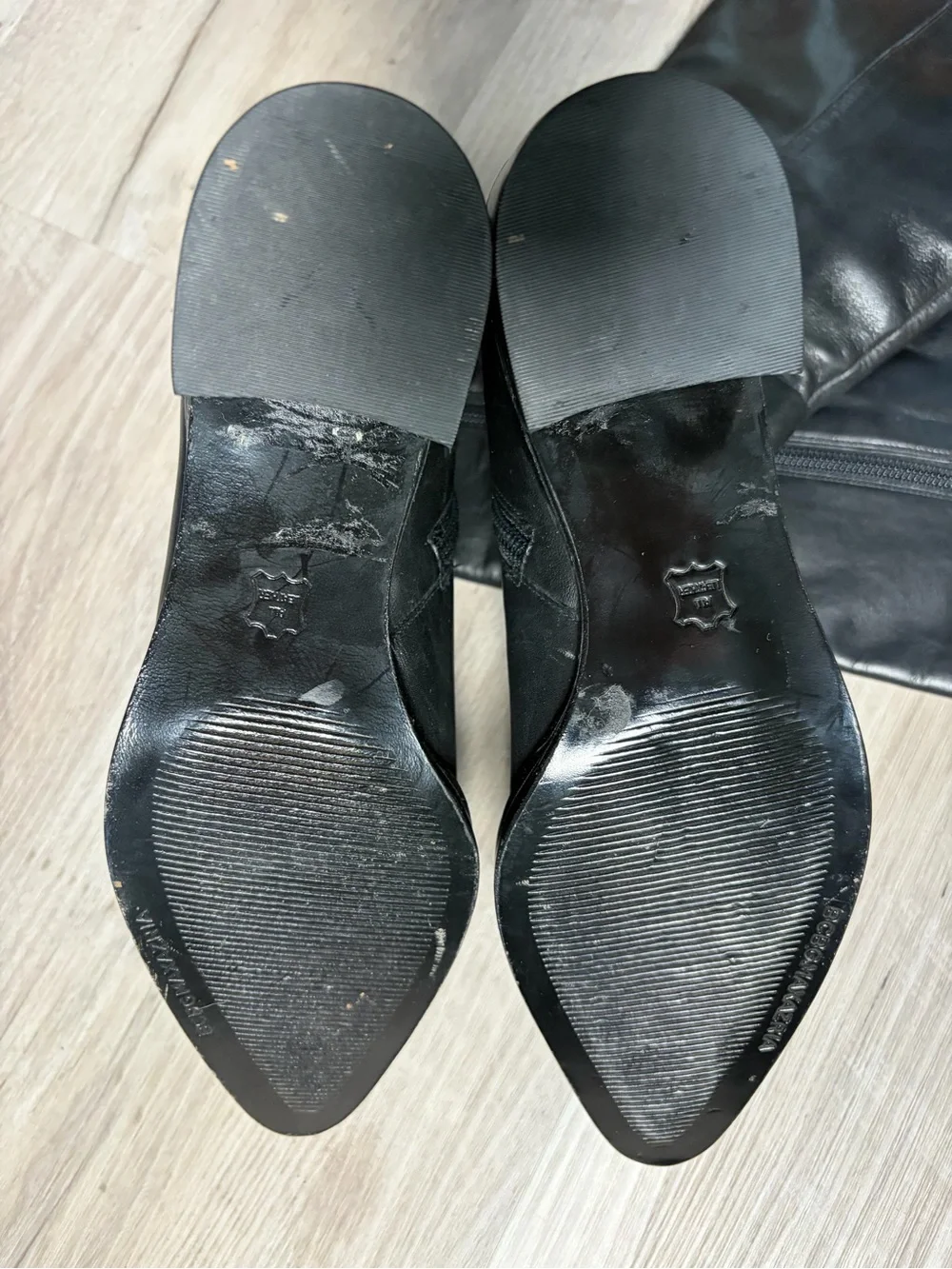 BCBGMaxAzria classic knee